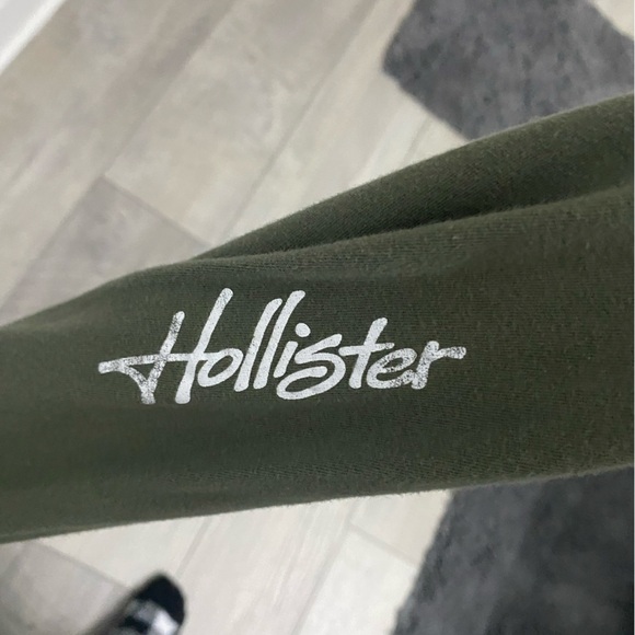 Hollister Crop Top - Picture 2 of 4